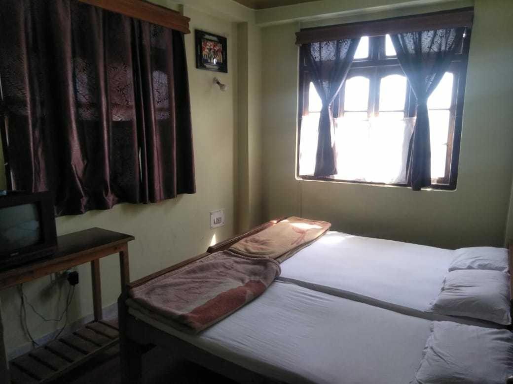 Hotel J P Lodge קלימפונג מראה חיצוני תמונה